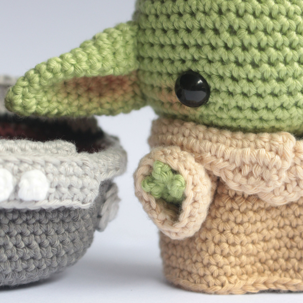 Muñeco de Apego El Conejo & La Luna Baby Yoda With Pod