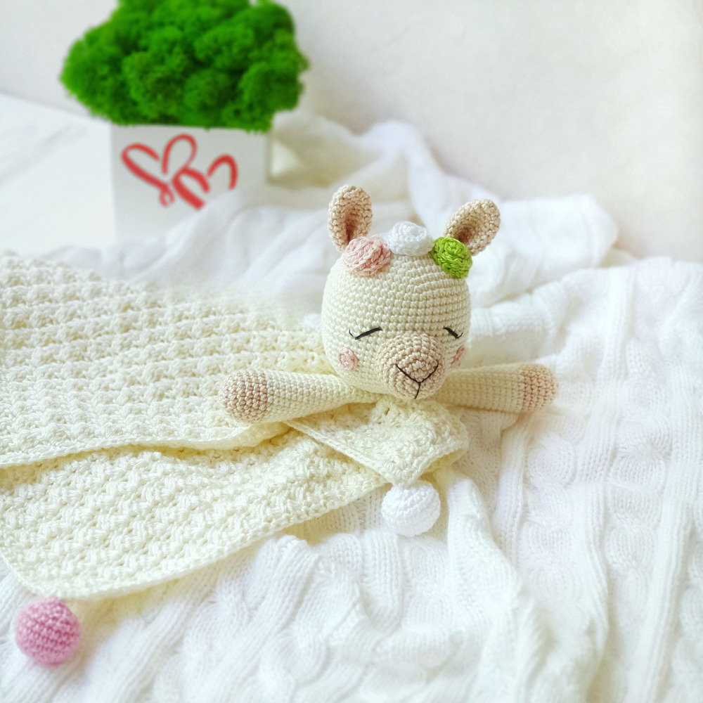 Manta de Apego El Conejo & La Luna Baby Llama + Sonajero