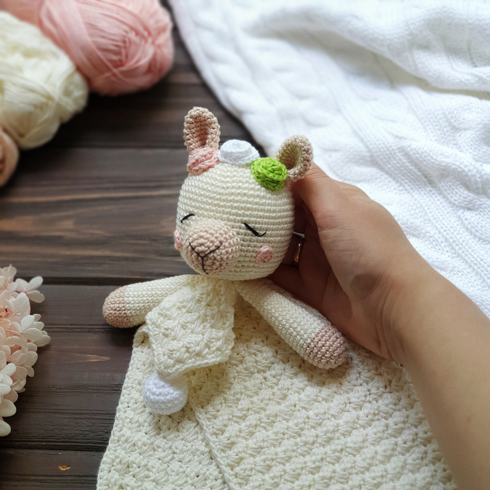 Manta de Apego El Conejo & La Luna Baby Llama + Sonajero