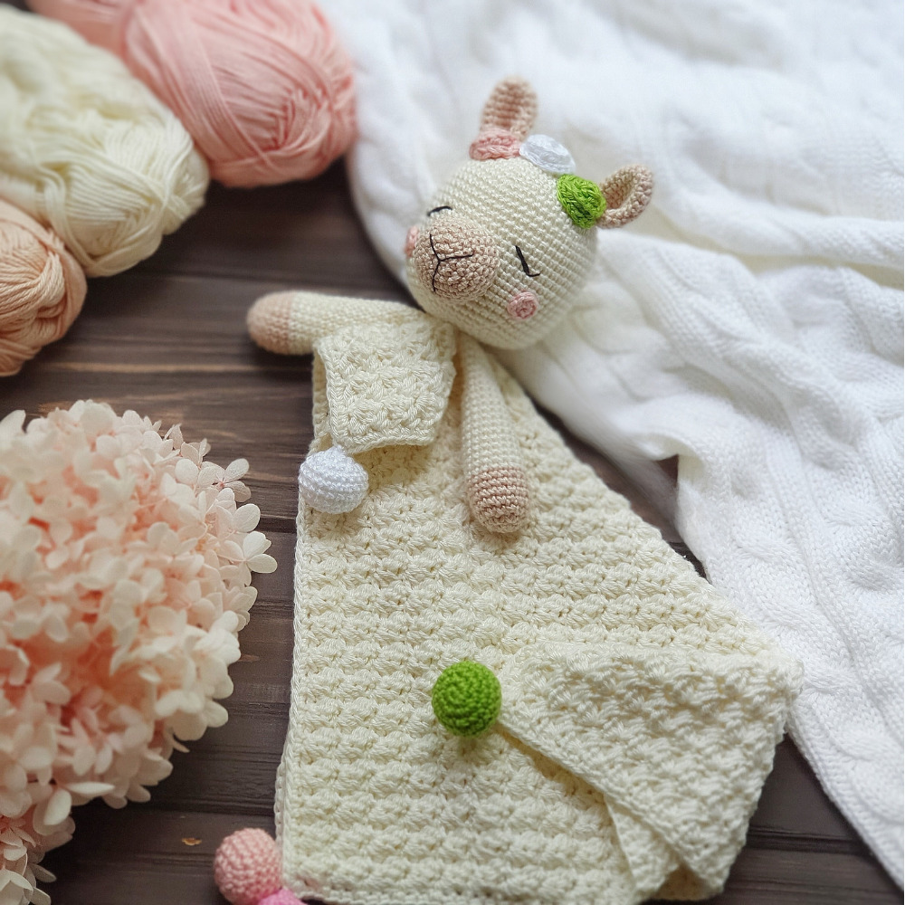 Manta de Apego El Conejo & La Luna Baby Llama + Sonajero