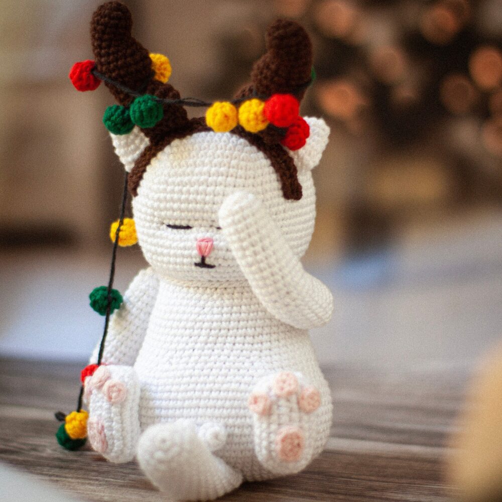 Muñeco de Apego El Conejo & La Luna The Cat With Paw On Face Christmas