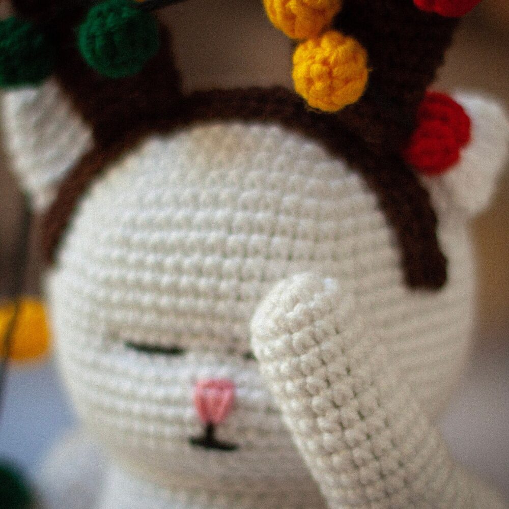 Muñeco de Apego El Conejo & La Luna The Cat With Paw On Face Christmas