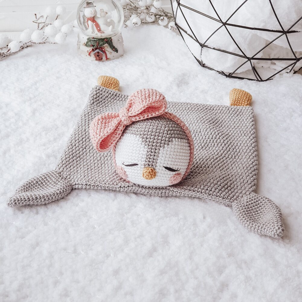 Manta de Apego El Conejo & La Luna Penguin Love Blanket + Rattle_6 Manta de Apego El Conejo & La Luna Penguin Love Blanket + Rattle