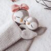 Manta de Apego El Conejo & La Luna Penguin Love Blanket + Rattle_2 Manta de Apego El Conejo & La Luna Penguin Love Blanket + Rattle