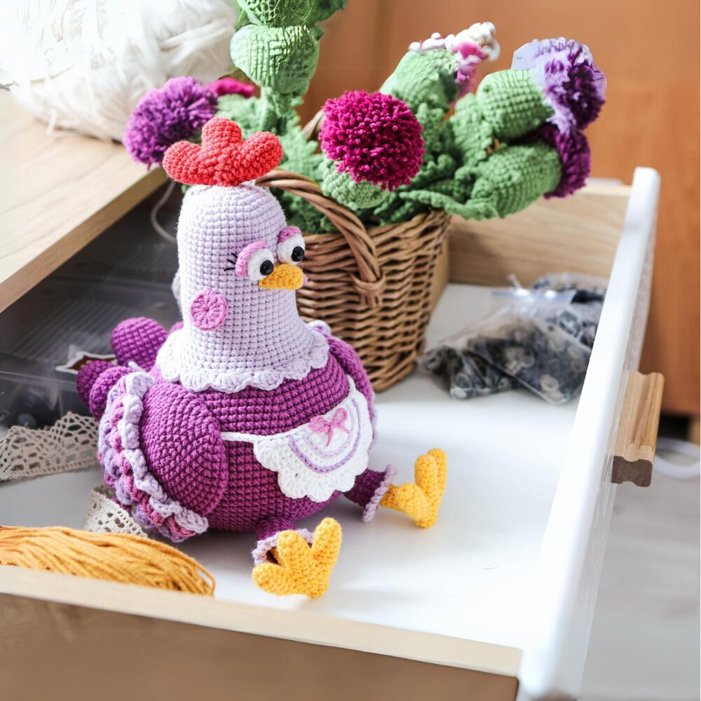 Muñeco de Apego El Conejo & La Luna Fiona La Gallina M02