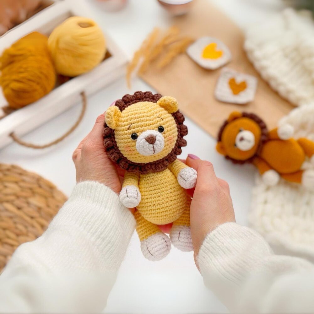 Muñeco de Apego El Conejo & La Luna Lory The Lion