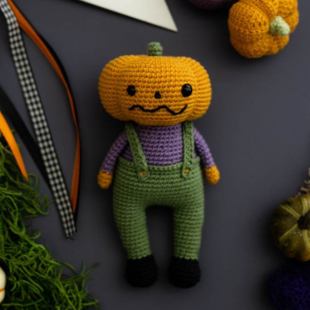 Muñeco de  Apego El Conejo & La Luna Calabaza de Halloween