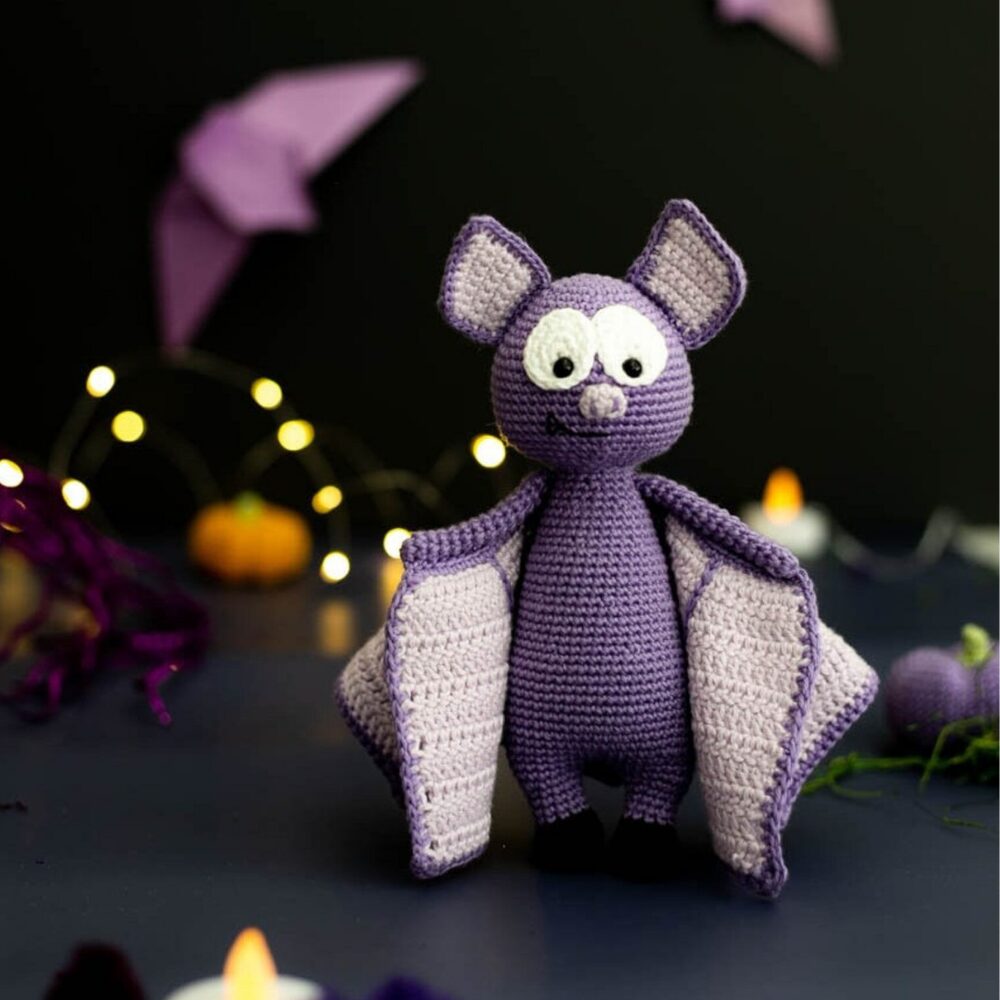 Muñeco de  Apego El Conejo & La Luna Murciélago de Halloween