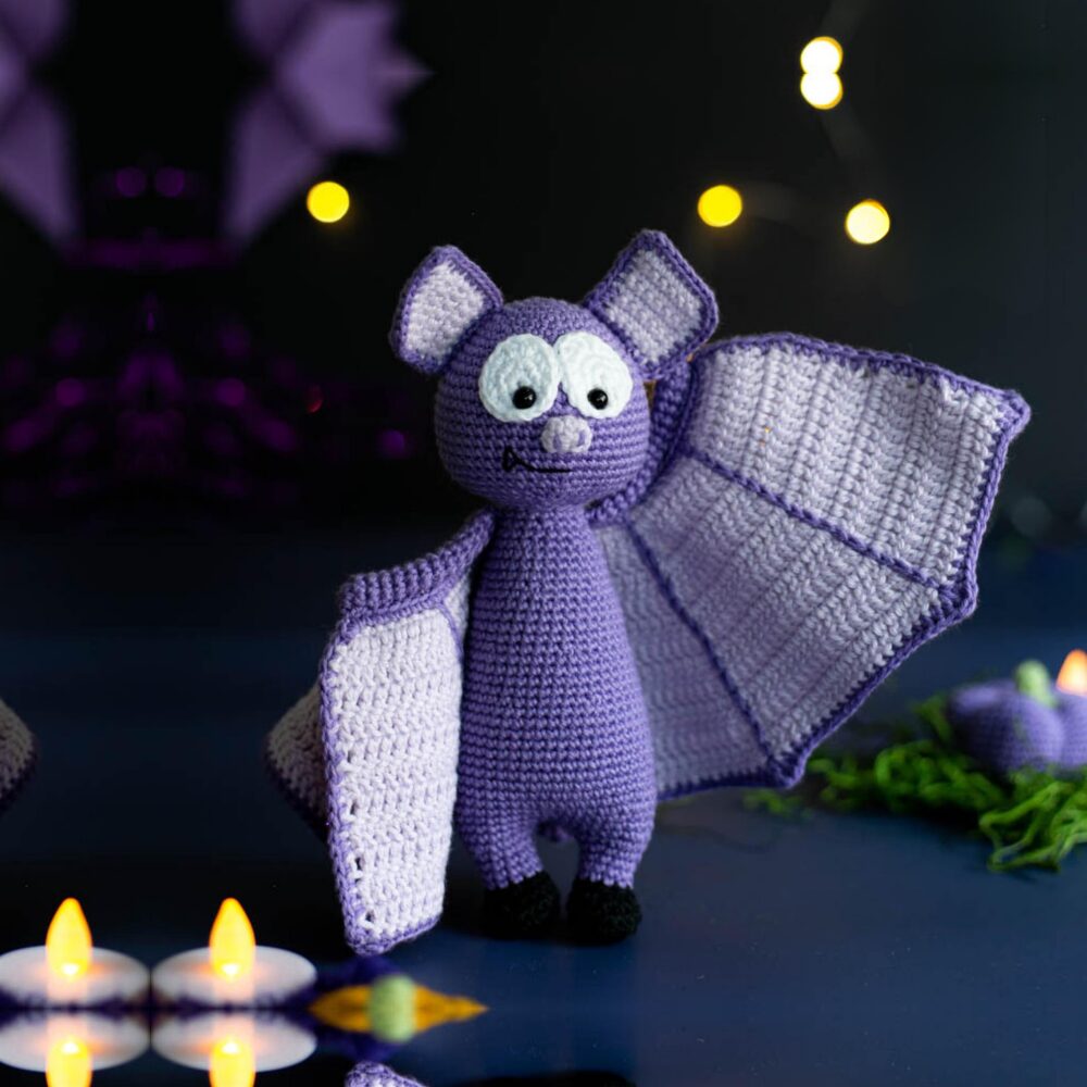 Muñeco de  Apego El Conejo & La Luna Murciélago de Halloween