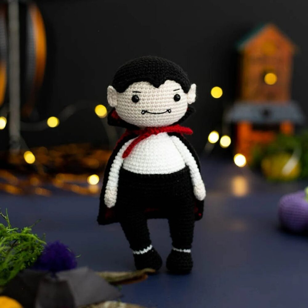 Muñeco de  Apego El Conejo & La Luna Drácula Jr.