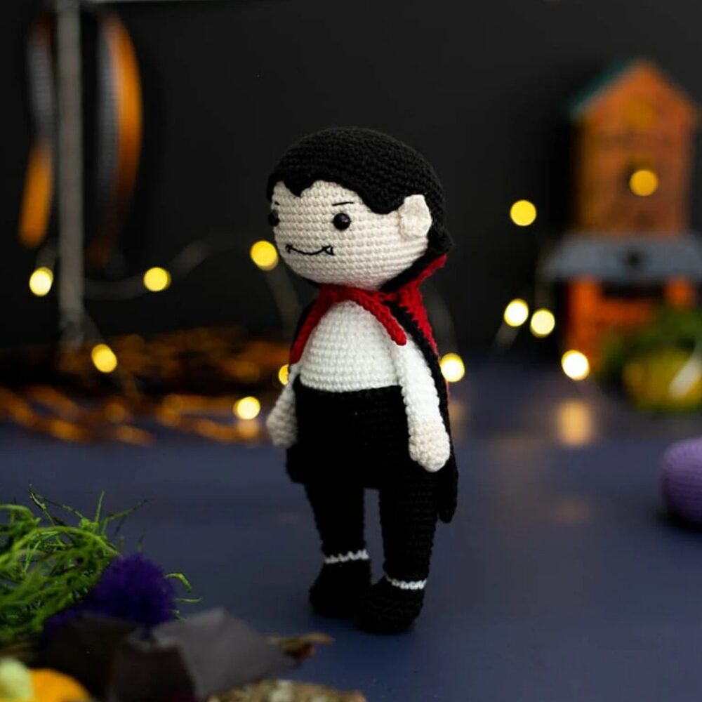 Muñeco de  Apego El Conejo & La Luna Drácula Jr.