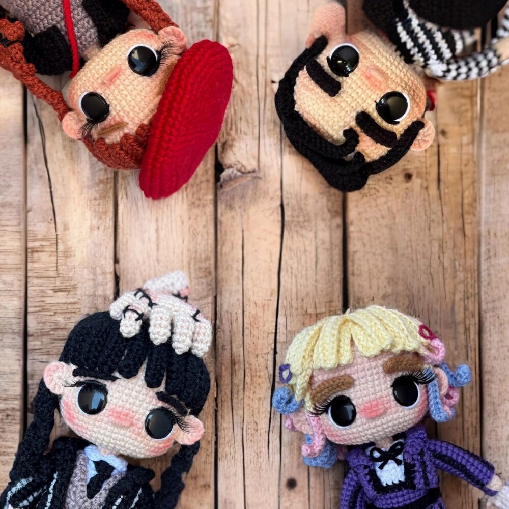 Muñeco de Apego El Conejo & La Luna Conejo Set  Merlina, Enid, Pericles, Agnes & Dedos