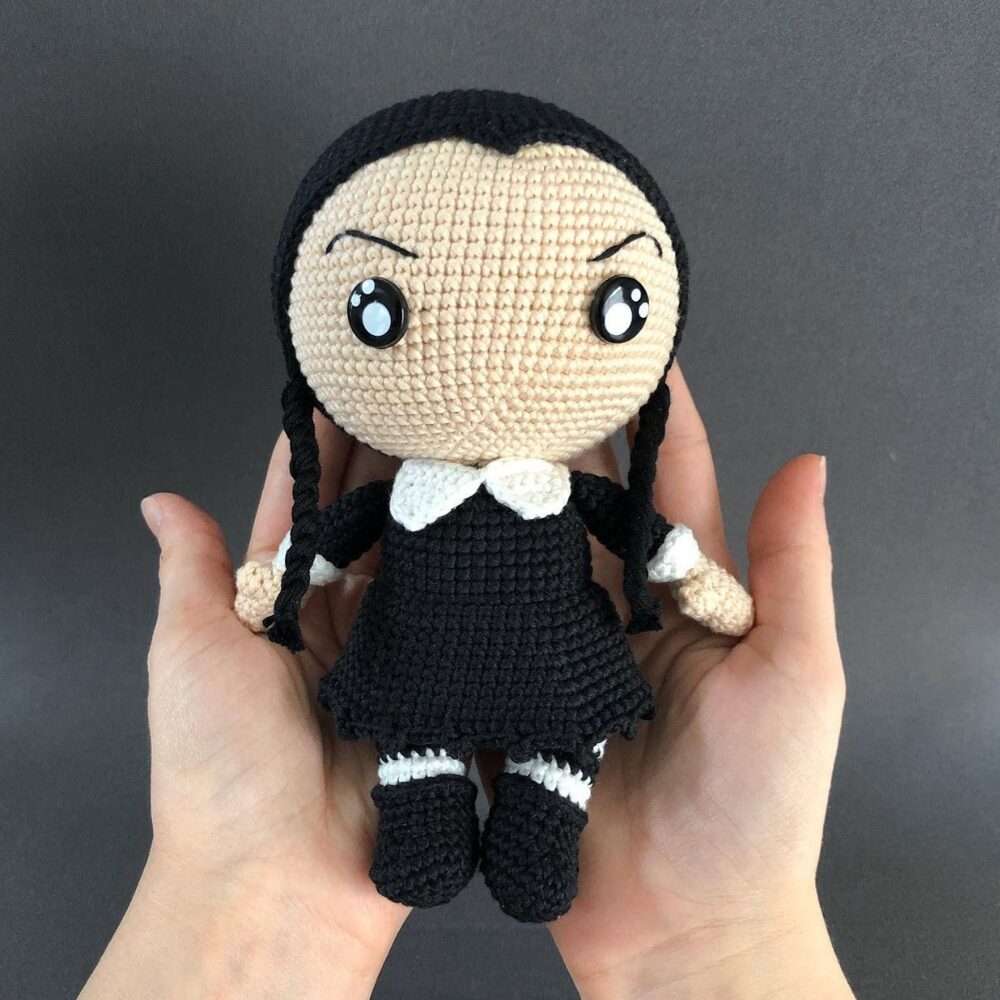 Muñeco de Apego El Conejo & La Luna Conejo Merlina Addams M01