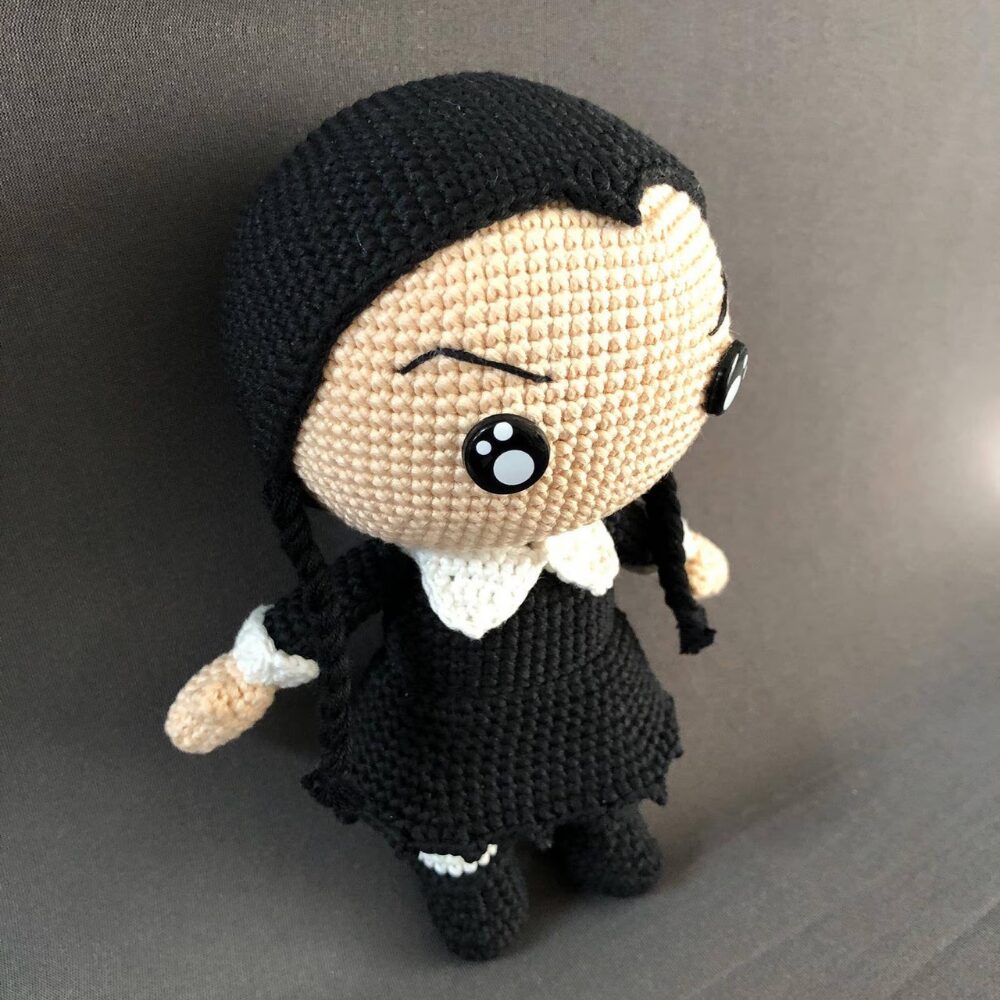 Muñeco de Apego El Conejo & La Luna Conejo Merlina Addams M01