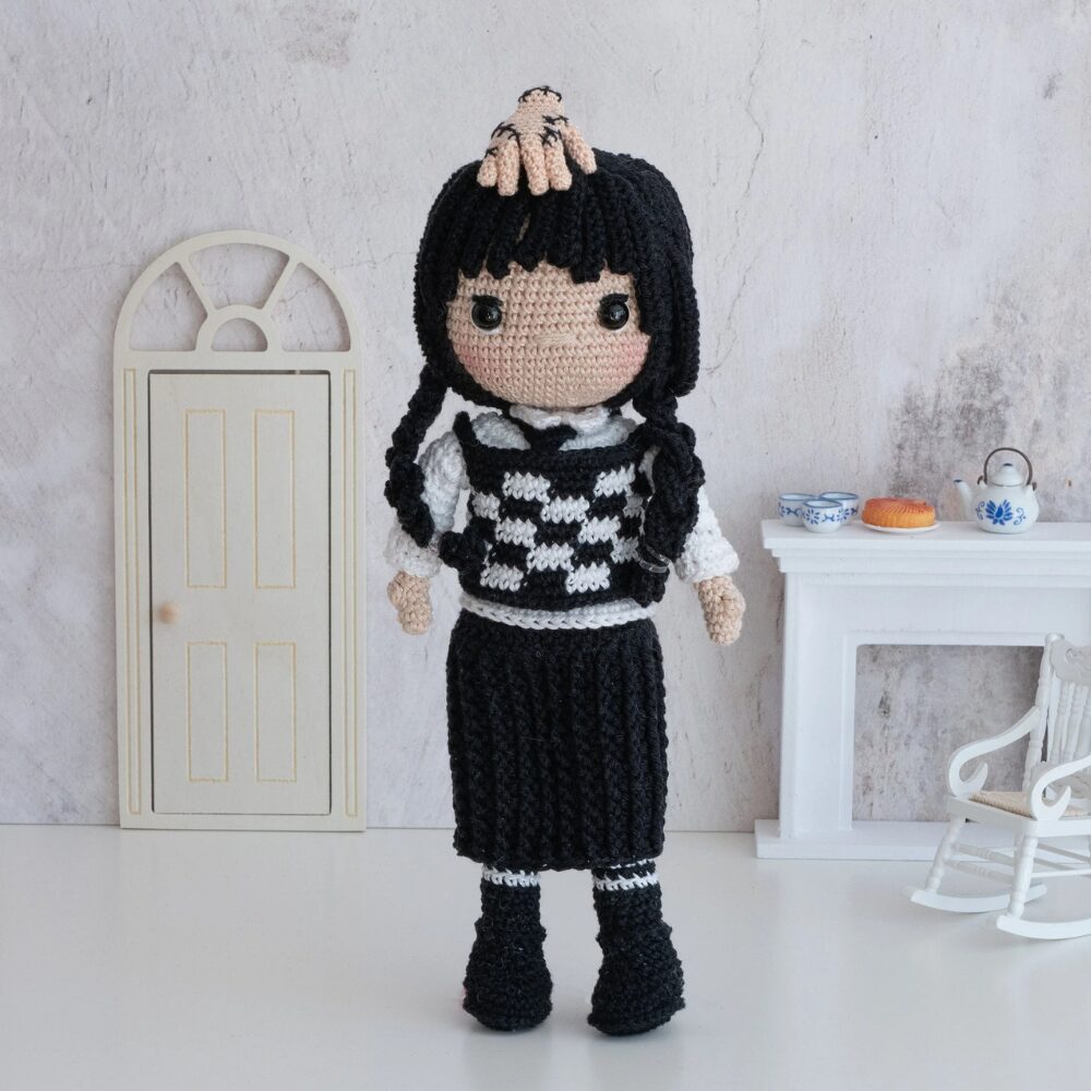 Muñeco de Apego El Conejo & La Luna Conejo Merlina Addams M02