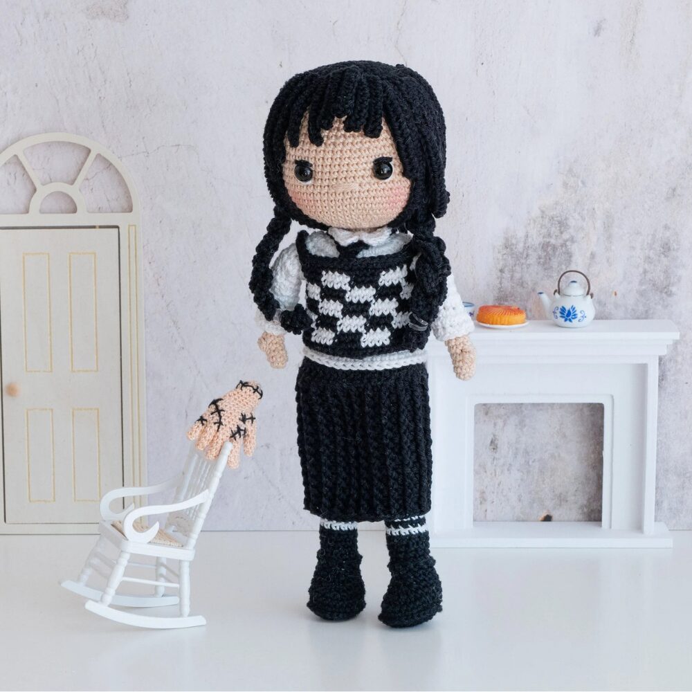 Muñeco de Apego El Conejo & La Luna Conejo Merlina Addams M02